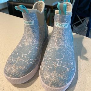 Women’s Xtratuf boots size 10